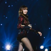 Konser ‘Amazing Thailand Countdown 2025’ diramaikan dengan pertunjukan kembang api ramah lingkungan dari tepi barat Sungai Chao Praya. Selain Lisa BLACKPINK, ada Billkin, PP Krit, Jeff Satur, Nont Tanont, hingga pemain Pit Babe The Series, hingga ATLAS dalam deretan line up. Foto: dok. A Nice Entertainment