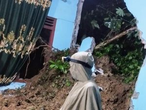 Seorang Balita Tewas Saat Longsor Timpa Rumah Warga Purworejo