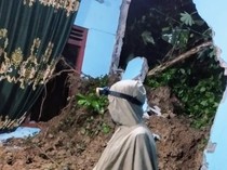 Seorang Balita Tewas Saat Longsor Timpa Rumah Warga Purworejo