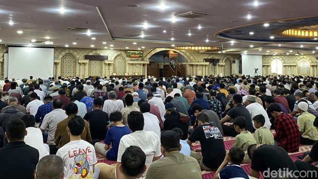 Potret Masjid Nurul Iman Blok M Square, Jakarta, Jumat, 20 Desember 2024.
