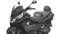 Max SYM 400i juga akan kena PPN 12%. Motor ini dibekali mesin 399 cc 4 tak yang mampu memuntahkan tenaga sebesar 24,5 kw di 7000 rpm, dan torsi 34,5 Nm di 5.500 rpm. Tenaga itu kemudian akan disalurkan melalui sistem transmisi CVT. Foto: MForce