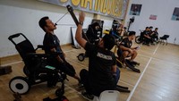 Sejumlah atlet Boccia Komite Paralimpiade Nasional Indonesia (NPC Indonesia) mengikuti latihan perdana tahun 2025 di Palur, Kabupaten Karanganyar, Jawa Tengah, Kamis (2/1/2025).