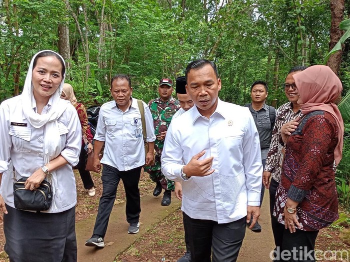 Menteri Kependudukan dan Pembangunan Keluarga/Kepala BKKBN, Wihaji, di Kapanewon Dlingo, Kabupaten Bantul, Kamis (2/1/2025).