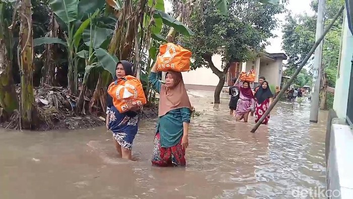 Permukiman Dusun Rujak Gadung, Kelurahan Karangketug, Kecamatan Gadingrejo, Kota Pasuruan, dilanda banjir sejak malam Tahun Baru 2025