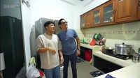 Jirayut mengatakan bahwa kulkas dua pintunya itu baru dibeli. Sementara untuk kompornya, Jirayut menggunakan kompor gas dua tungku. Foto: YouTube Taulany TV