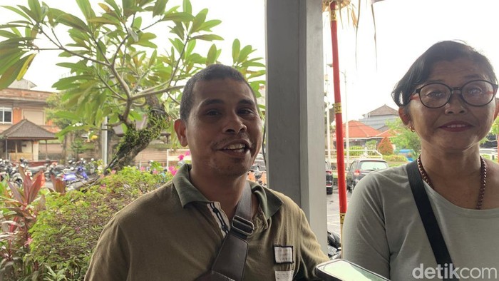 Vincensius pria asal Tabanan yang setiap harinya menggunakan Trans Metro Dewata untuk bekerja sebagai tukang pijat keliling ditemui di Terminal Ubung, Kamis (2/1/2025).