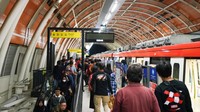 Sementara pada 1 Januari 2025, pengguna layanan LRT Jabodebek tercatat sebanyak 63.808 pengguna. Angka tersebut meningkat jika dibandingkan pada periode yang sama di tahun sebelumnya.
