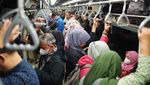 Ramainya Penumpang LRT Jabodebek Saat Pergantian Tahun