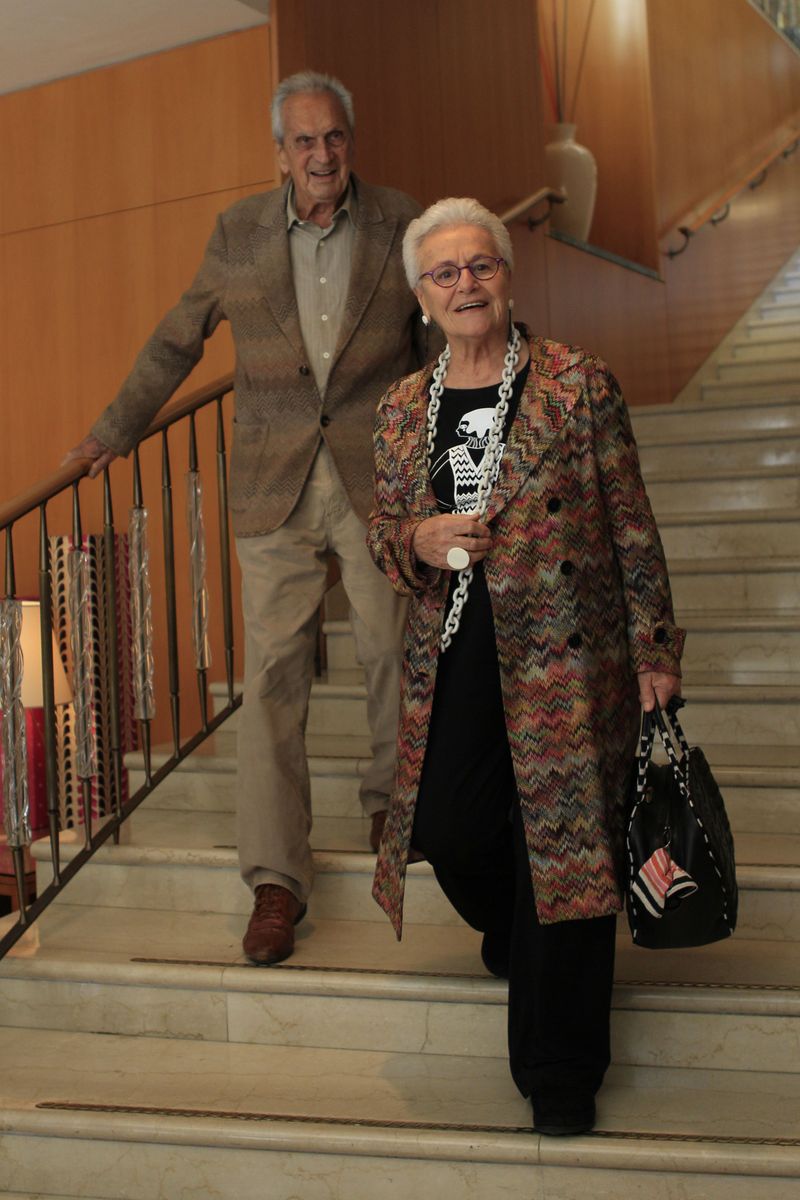 Italian fashion designer Ottavio Missoni is flaked by his wife Rosita Jelimini attend the journalism prize event 'E' Giornalismo' in Milan, Italy, Thursday, March, 22, 2012. (AP Photo/Luca Bruno)