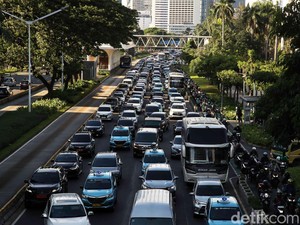 Jakarta Kota Termacet Ketujuh Dunia, Warganya Kehilangan 89 Jam karena Macet