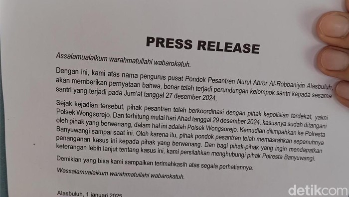 Siaran Pers Pondok Pesantren Nurul Abror Al-Robbaniyin Alasbuluh soal santri asal Bali dikeroyok senior hingga koma.