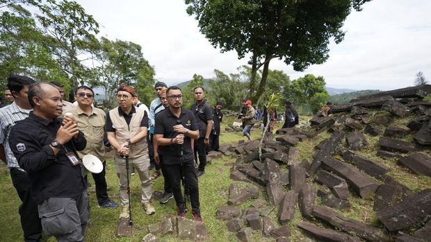 Menteri Kebudayaan Fadli Zon berkunjung ke Situs Gunung Padang