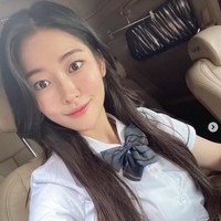 Song Ji Woo memerankan Kang Mina, peserta permainan bertahan hidup dengan nomor urut 196. Karakternya tereliminasi dalam episode pertama Squid Game 2 saat permainan ‘Red Lights, Green Lights’. Foto: dok. Instagram @zwu1215