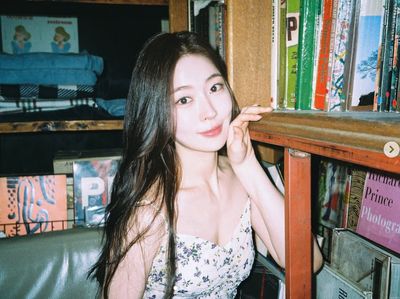 7 Foto Cantik Song Ji Woo, Gebetan T.O.P BIGBANG di Drakor Squid Game 2