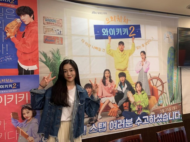 Song Ji Woo memulai debut akting pada tahun 2019 sebagai pemeran pendukung drama Korea Blessing of the Sea. Dia kemudian membuat penampilan singkat di Welcome to Waikiki 2, Extraordinary You, The Forbidden Marriage, dan A Time Called You. Foto: dok. Instagram @zwu1215