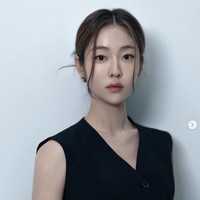 Tahun 2024 menjadi titik balik dalam karier Song Ji Woo. Di sang aktris membintangi lima judul drama Korea Love Andante, Doctor Slump, Dreaming of a Freaking Fairytale, Gangnam B-Side, dan Squid Game 2. Foto: dok. Instagram @zwu1215