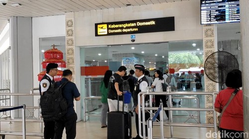 Suasana di pintu keberangkatan domestik Bandara Ngurah Rai, Bali, Kamis (2/1/2025).