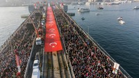 Ribuan demonstran pro-Palestina menduduki Jembatan Galata Istanbul pada hari Rabu (1/1/2025) untuk menandai dimulainya tahun baru dengan menunjukkan solidaritas.