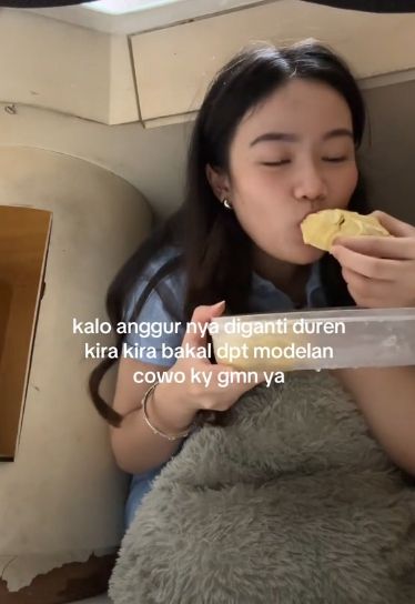 Kocak! Demi Tren Makan Anggur, Netizen Ini Ganti dengan Buah Lain