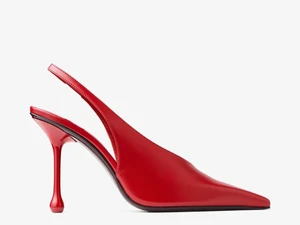 8 Sepatu yang Akan Tren di 2025, Siap-siap Clog Kembali Populer