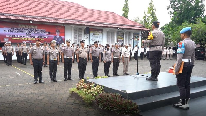 Upacara laporan kenaikan pangkat Polres Probolinggo Kota