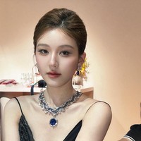 Setelah berbagai rumour mengenai penyebab dari kondisinya. Dalam postingan terbaru, Zhao Lusi mengungkap permintaan maaf dan detail penyakitnya.“Aku meminta maaf karena telah menyita atensi publik. Sebelumnya aku tidak pernah membiarkan penyakitku mempengaruhi pekerjaan atau orang-orang di sekitarku. Aku juga mengakui masalahku sendiri karena aku cenderung bisa bertahan, baru selama setengah bulan terakhir ini aku menyadari aku tidak semurah hati dan pemaaf yang aku kira,”Foto: Instagram @rooosyzh09