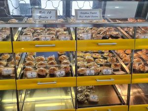10 Bakery Legendaris di Surabaya yang Populer Puluhan Tahun
