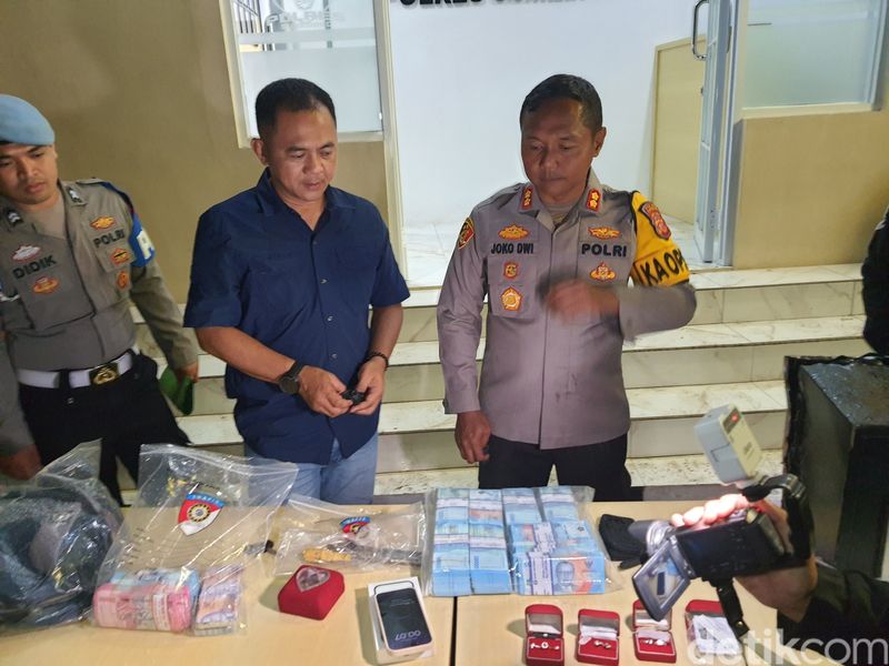 Barang bukti hasil pencurian siswa SMK di Sumedang.