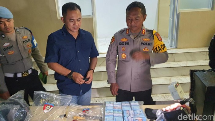 Barang bukti hasil pencurian siswa SMK di Sumedang.