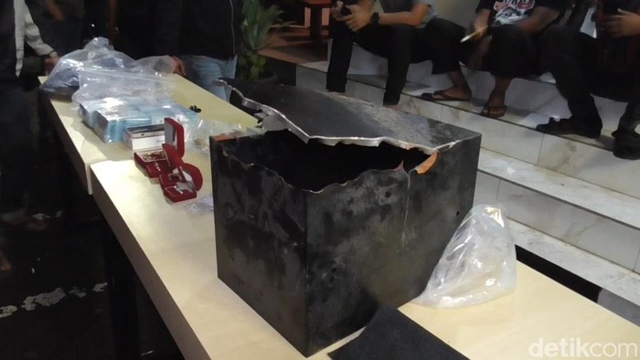 Barang bukti hasil pencurian siswa SMK di Sumedang.