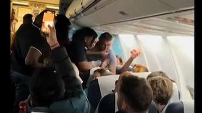 Bos tv afrika selatan arogan di dalam pesawat FlySafair