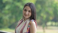 Bulan Sutena adalah kreator konten, model, penyanyi, dan pemeran Indonesia. Foto: dok Instagram
