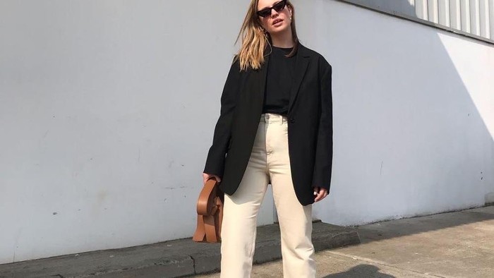 Ilustrasi celana cream.