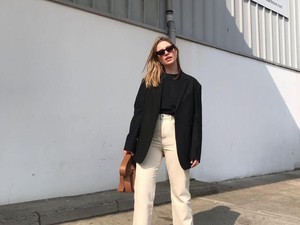 Celana Cream Cocok dengan Baju Warna Apa? Simak Berikut Tips Padu Padannya