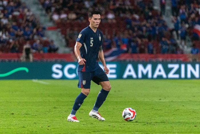 BANGKOK, THAILAND - 2024/12/14: Chalermsak Aukkee of Thailand seen in action during the Asean Cup 2024 Group A match between Thailand and Malaysia at Rajamangala National stadium. Final score; Thailand 1 : 0 Malaysia. (Photo by Peerapon Boonyakiat/SOPA Images/LightRocket via Getty Images)
