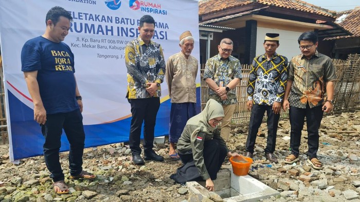 CT ARSA Foundation berkolaborasi dengan AIRNAV Indonesia membangun Rumah Inspirasi di Desa Mekar Baru Kabupaten Tangerang, Banten. (dok. CT ARSA)