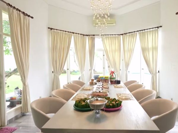 Potret Dapur di Rumah Baru Adly Fairuz dan Anbeen Rishi yang Serba Putih