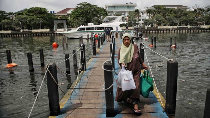Kendaraan air juga terdampak pajak penambahan nilai (PPN) 12 persen. Kendaraan air yang kena PPN 12% itu meliputi kapal pesiar, kapal feri, kapal ekskursi, kapal yatch hingga speedboat.