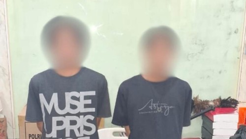 Dua pria asal Lombok Barat, NTB, ACW (30) dan FTA (24), ditangkap Satresnarkoba Polresta Mataram saat hendak bertransaksi di pinggir jalan. (Istimewa)