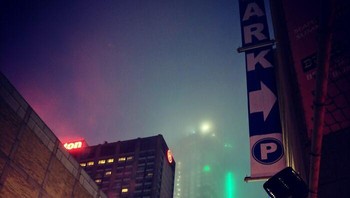 Seperti film Blade Runner. Foto: (Bored Panda).