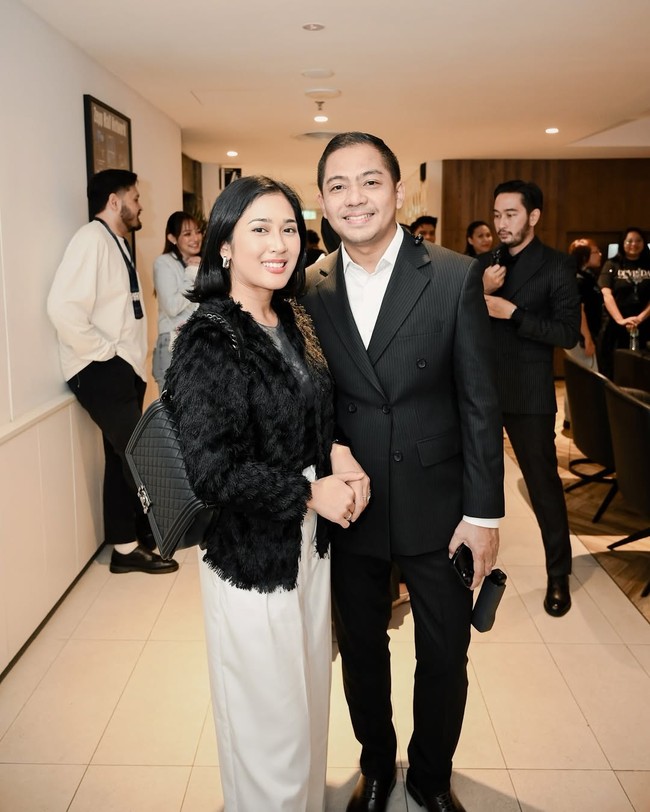 Pasangan yang menikah pada Agustus 2024, Ade Govinda dan Indi Arisa, juga diprediksi akan meelahirkan anak pertama mereka pada tahun 2025. Akan bershio ular kayu, anak pertama Ade Govinda itu juga akan jadi generasi beta. Foto: Instagram@indiarisa