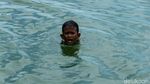 Intip Keceriaan Anak-anak Berenang di Situ Citayam Depok