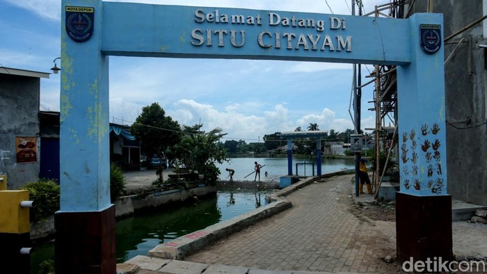 Intip Keceriaan Anak-anak Mandi di Situ Citayam Depok Situ Citayam kerap dijadikan sebagai tempat berenang anak-anak. Meski bukan di kolam renang, anak-anak itu terlihat ceria mandi bersama di Situ tersebut.
