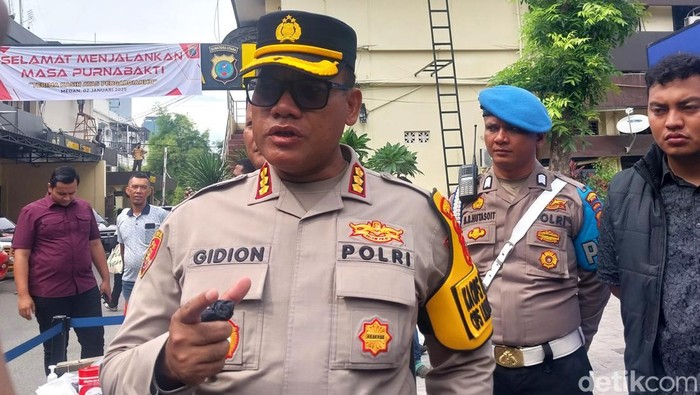 Kapolrestabes Medan Kombes Gidion Arif Setyawan saat diwawancari di Polrestabes Medan. (Finta Rahyuni/detikSumut)