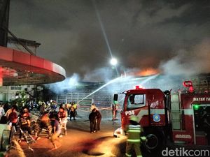 Kebakaran Bangunan Kontrakan di Gang RS Mata Cicendo Bandung Padam