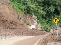 Video: Tebing 20 Meter Longsor, Akses Jalan Lumajang-Malang Lumpuh Total