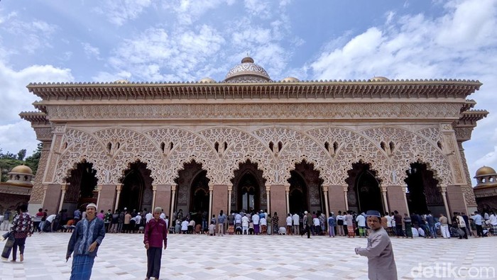 Megahnya Masjid An Nahdla Bojonegoro