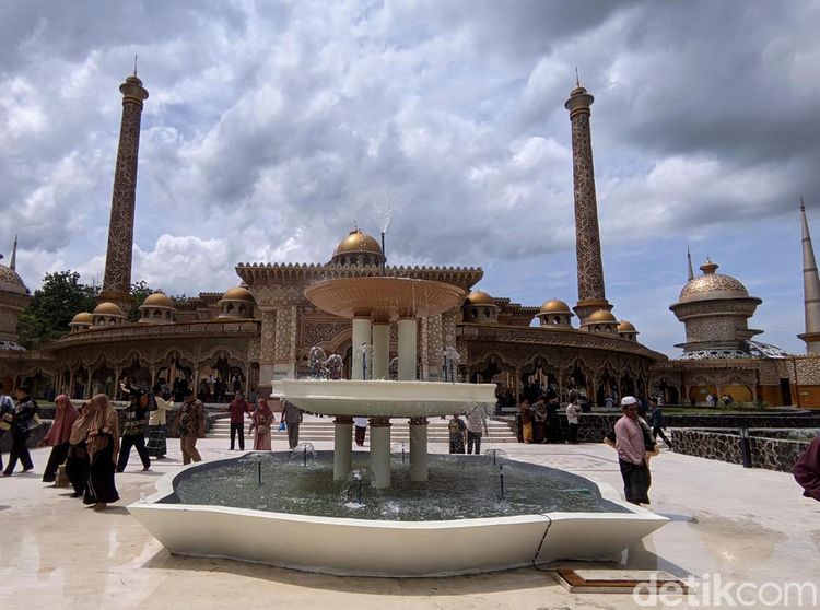 Megahnya Masjid An Nahdla Bojonegoro