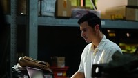 Mengenal sosoknya, pemeran film berjudul “Satu Suro” ini ternyata tak hanya andal sebagai aktor, tetapi juga berbisnis kedai kopi. Foto: Instagram @ninojkt