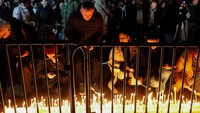 Seorang pria menembak mati 12 orang dalam aksi kekerasan di kota kecil Cetinje sebelum menembak dirinya sendiri pada Kamis dini hari, kata pihak berwenang, dalam salah satu pembunuhan massal terburuk di negara Balkan itu. 